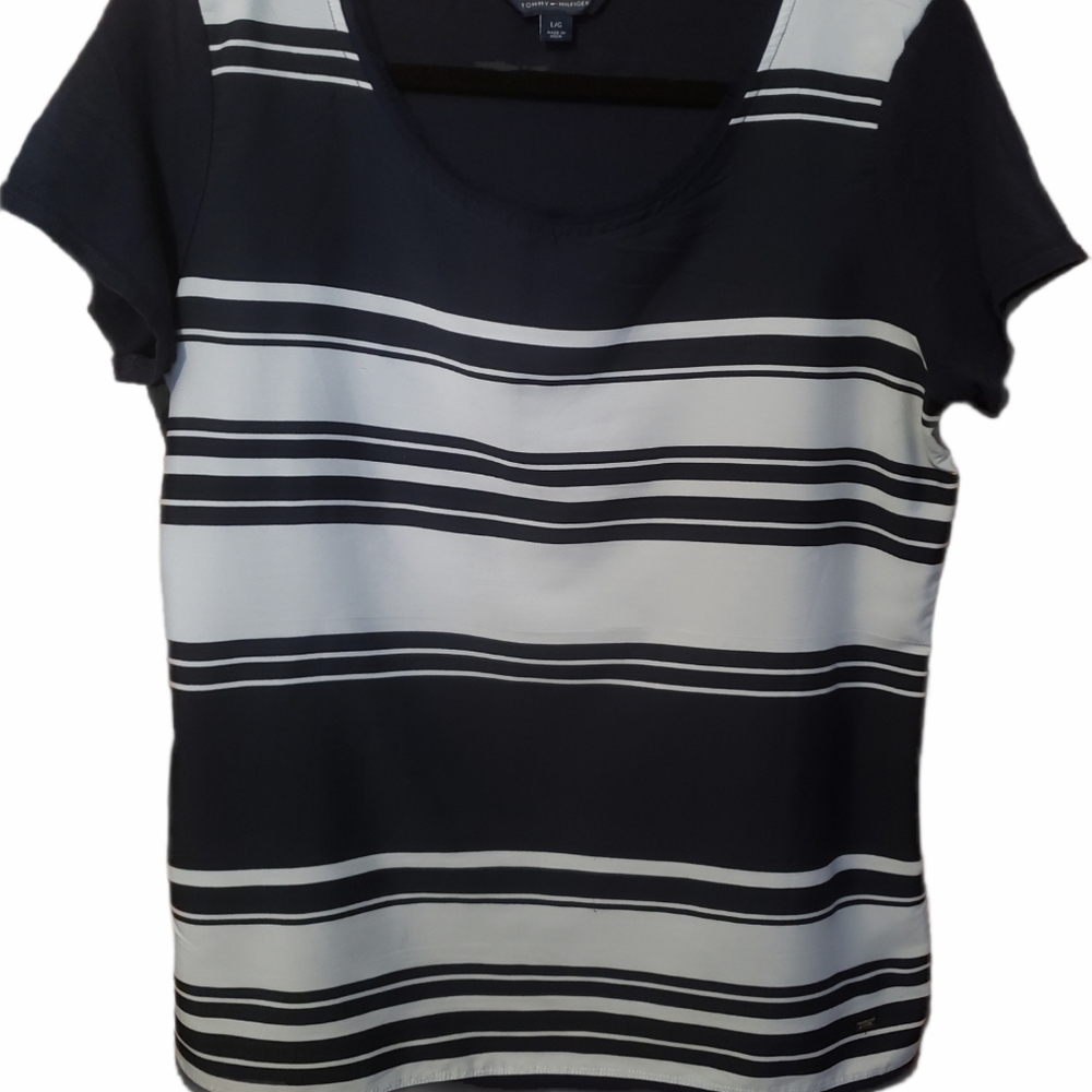 🌷Tommy Hilfiger T-shirt
